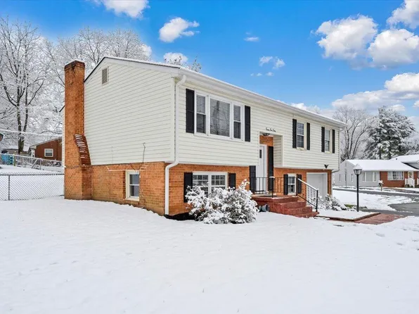2540 McVitty Rd, Roanoke, VA 24018