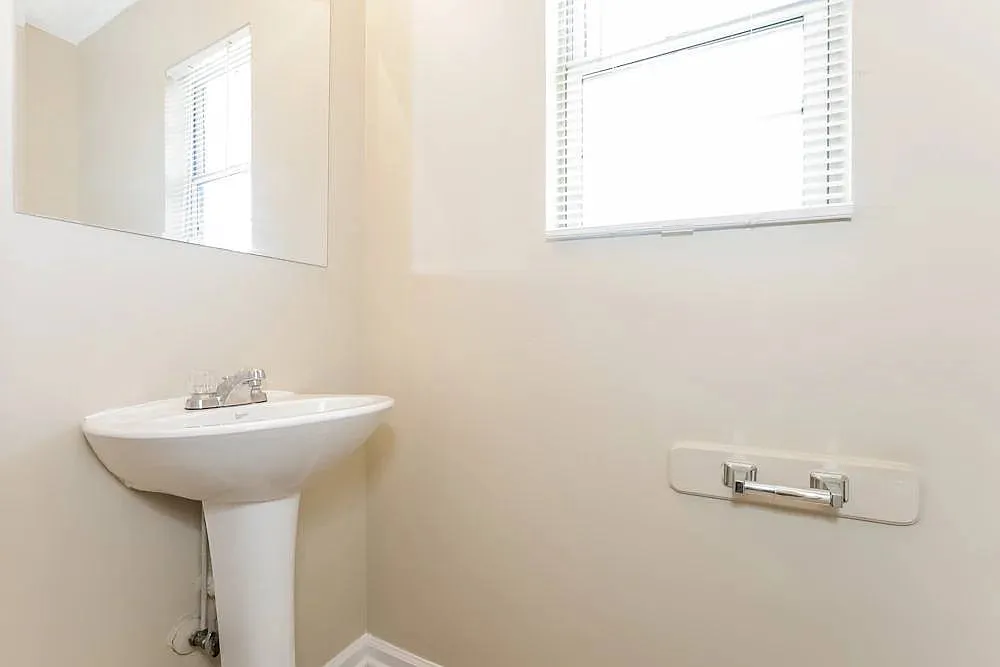 3 bed, 1437 sqft, $1,830 — Photo 3