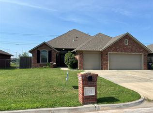 733 SW 11th St, Moore, OK 73160