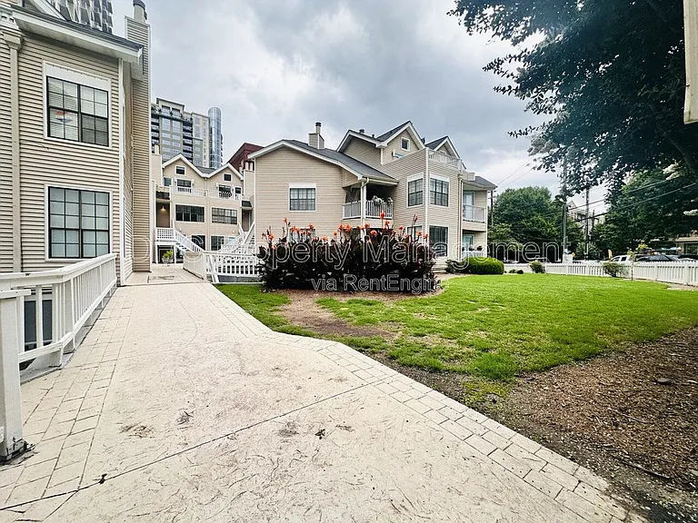 1050 Piedmont Ave NE #13 — Photo 2