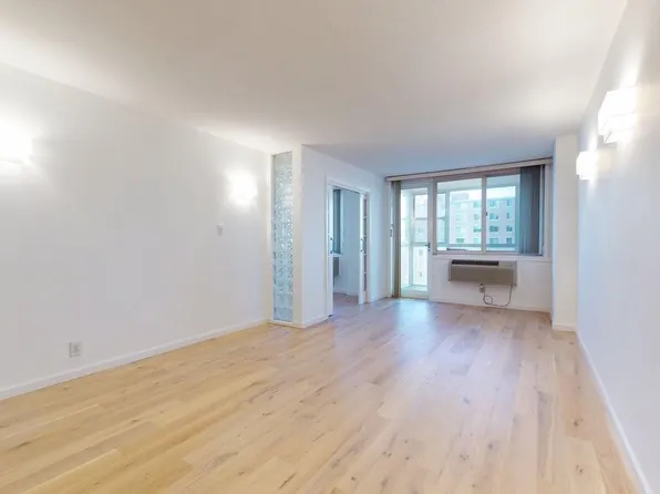 118-17 Union Turnpike image 5 of 49