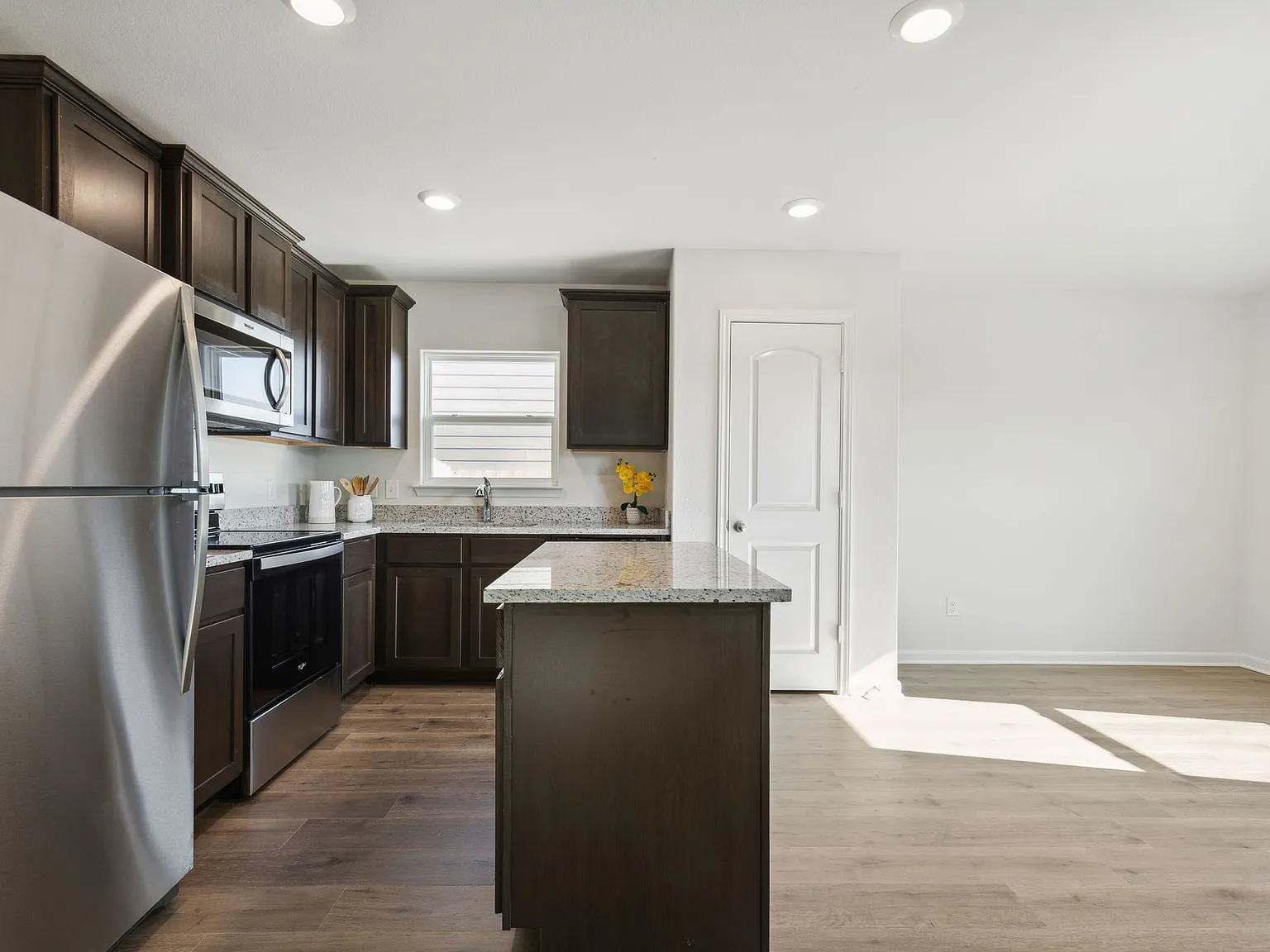 4 bed, 1636 sqft, $2,300 — Photo 4