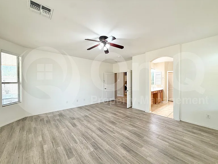 7310 S 26th Ln — Photo 10