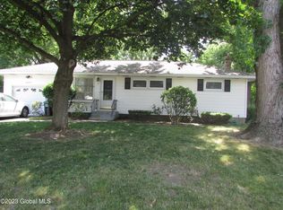 17 Frantone Ln, Loudonville, NY 12211