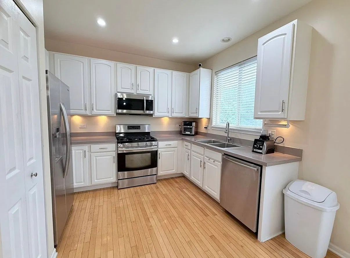 2 bed, 1608 sqft, $3,000 — Photo 2