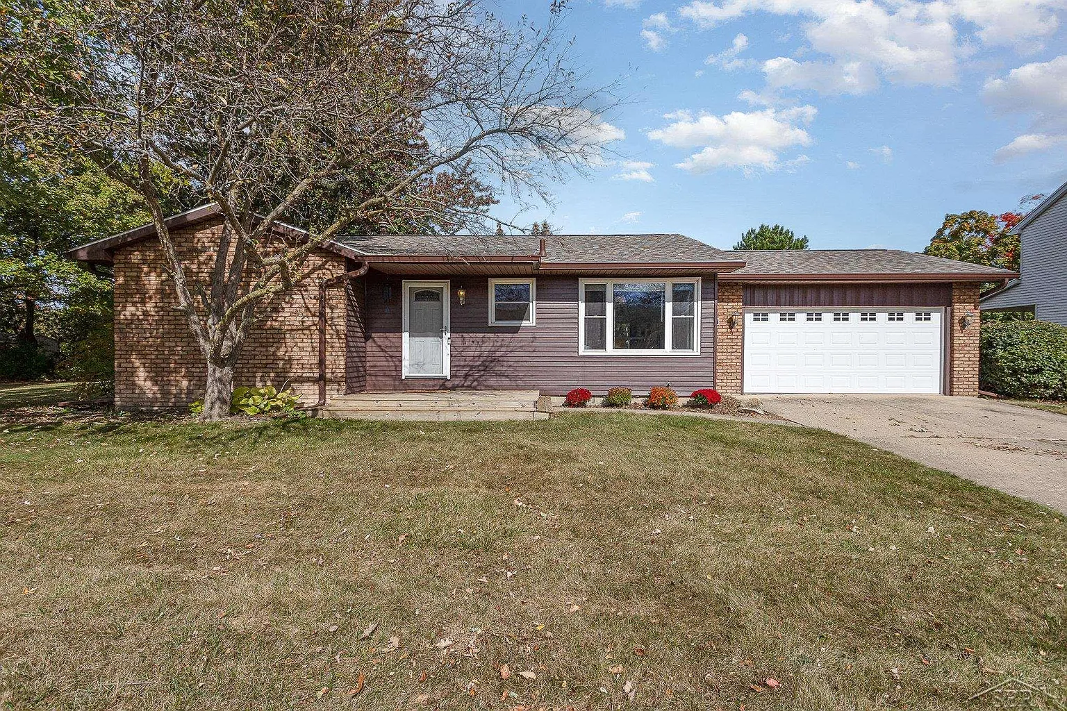 5732 Willowbrook Dr photo 1
