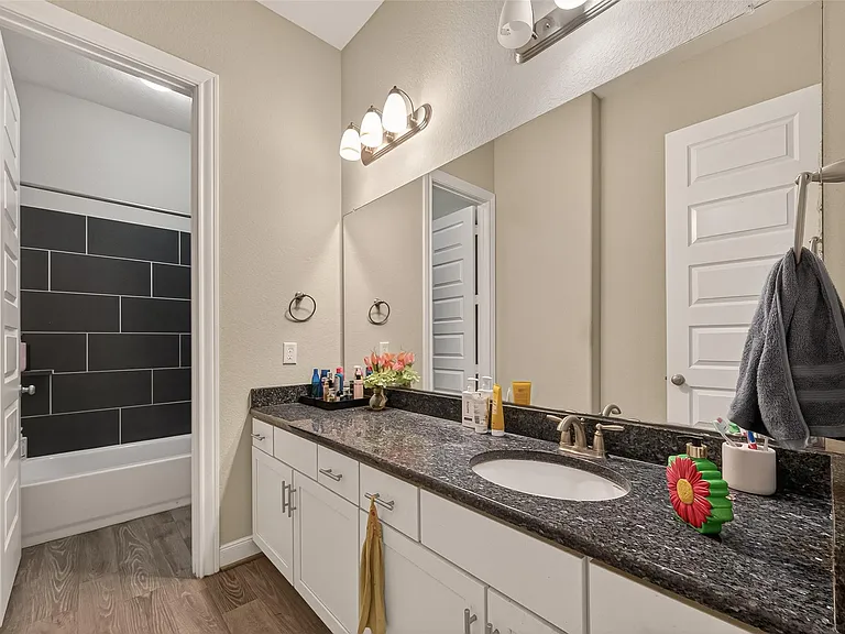 2209 Hidden Meadow Ln — Photo 19