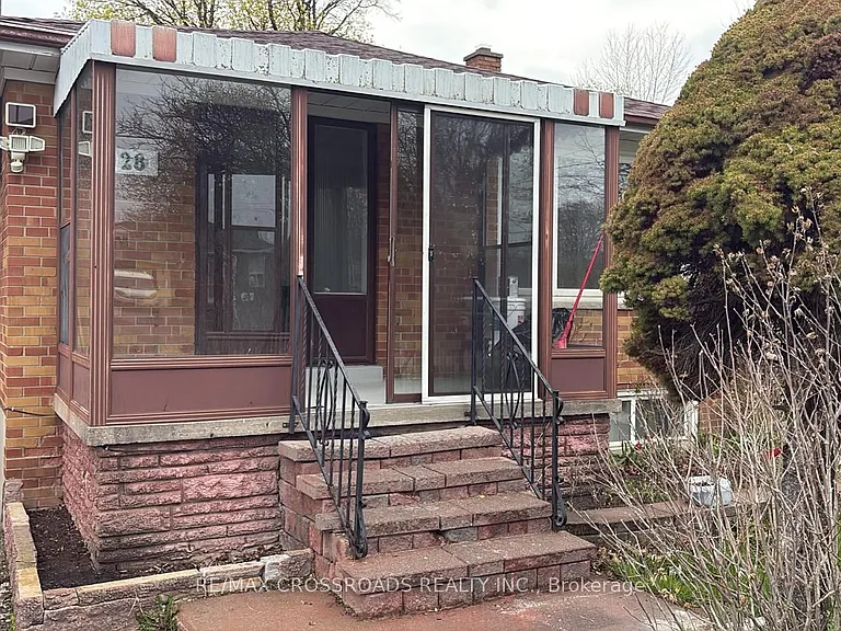 28 Brenda Cres #MAIN FLOOR — Photo 1