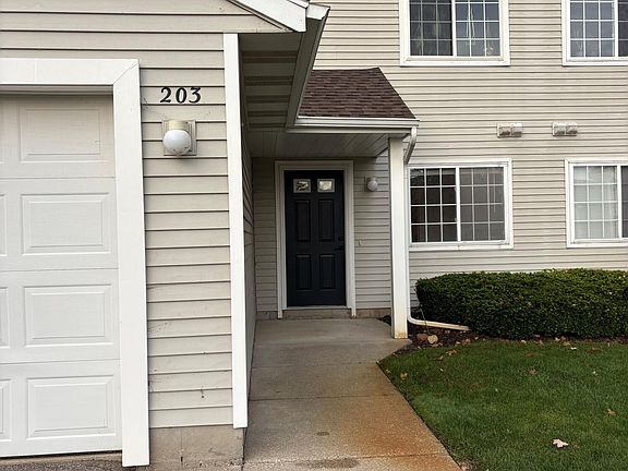 2nd image of 203 Hunters Ln NE