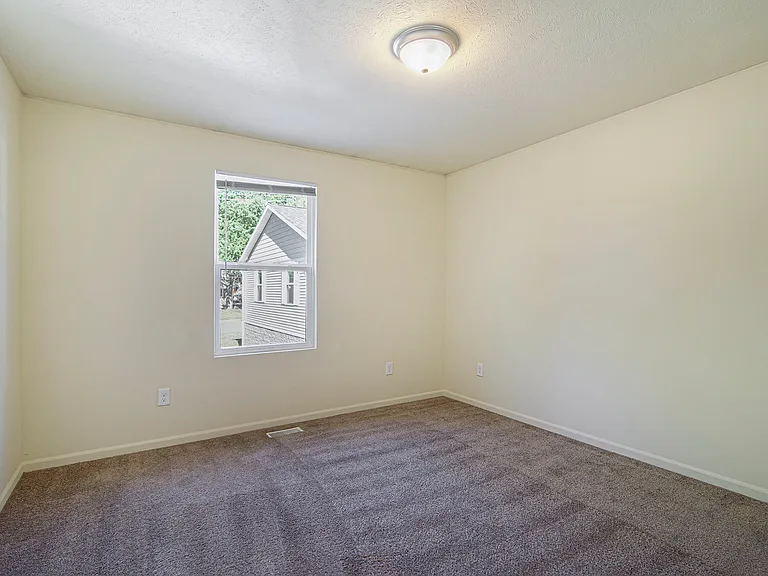 2629 Redwood Ave — Photo 14