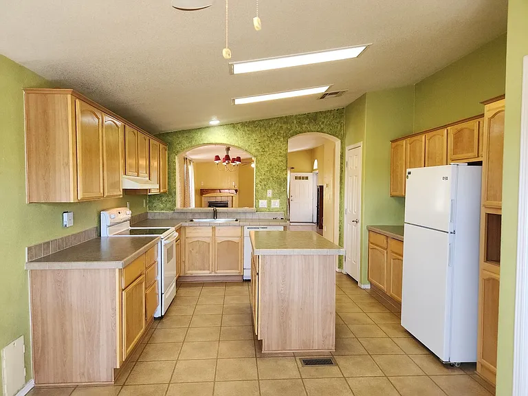 600 N Spruce Cir — Photo 5