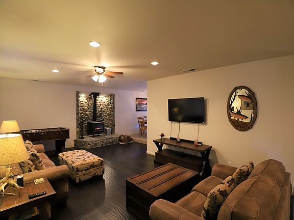 3rd image of 3630 Evergreen Cir