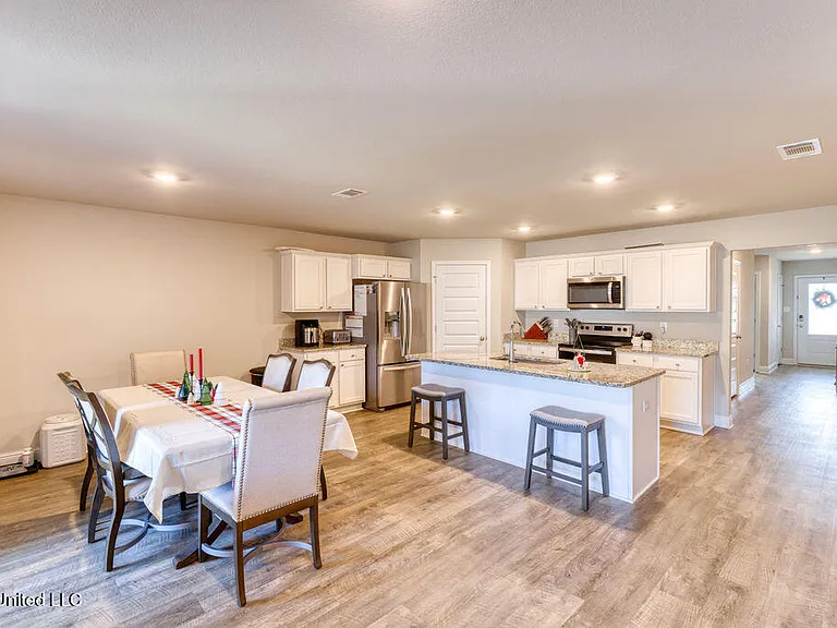 6476 Eastland Cir — Photo 9