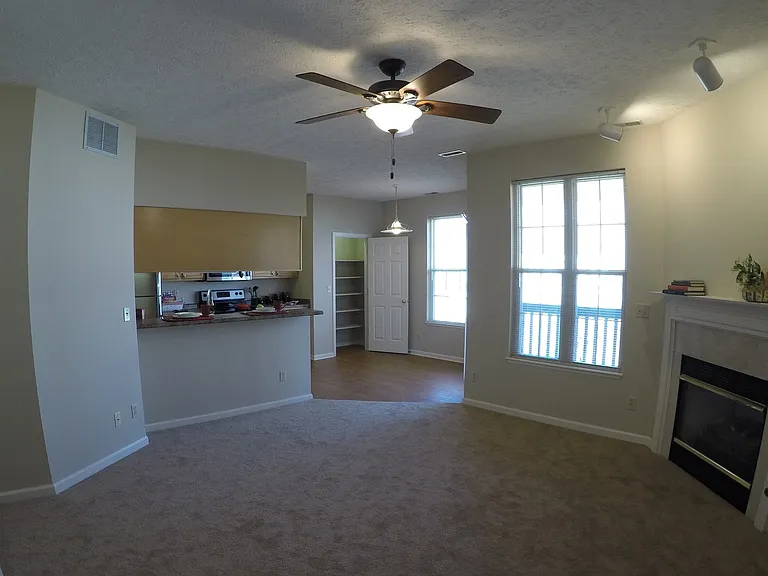 Portledge Commons, 1 and 2 Bedroom apartments, carport, central Lafayette — Photo 24