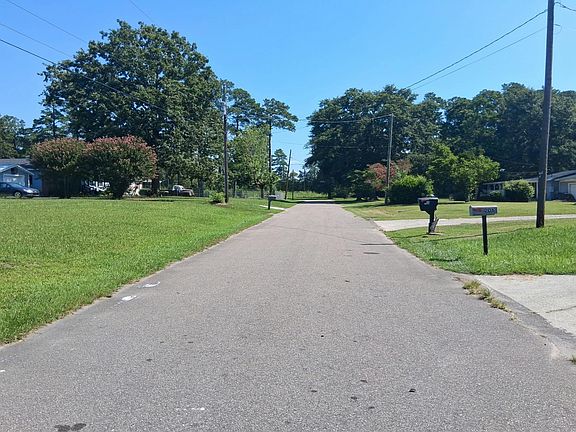 4th image of 208 Cedar Dr