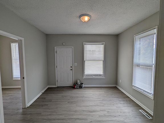 4th image of 136 N Topping Ave