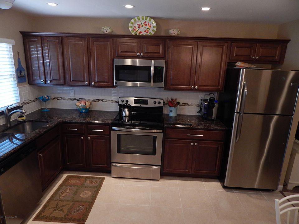 1st image of 822 Balmoral Court #B