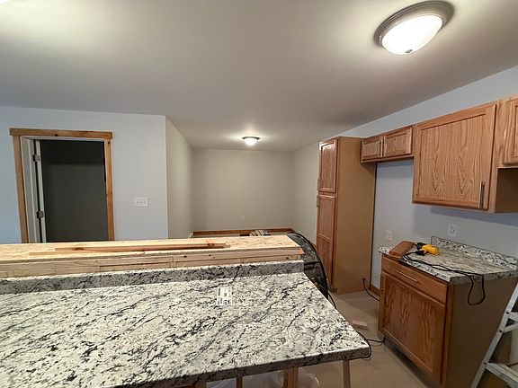 3rd image of 1136 Mapleton Rd
