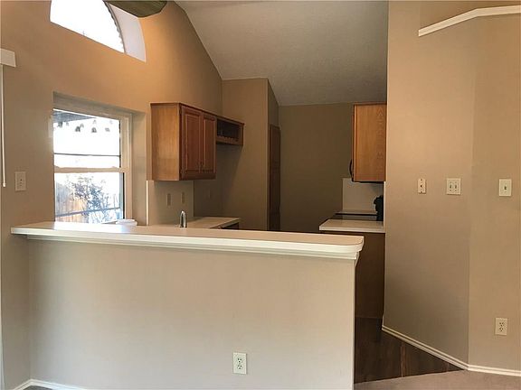 4th image of 5025 Hearthcrest Dr