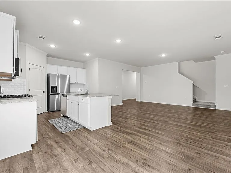 3341 Greyton Dr — Photo 12
