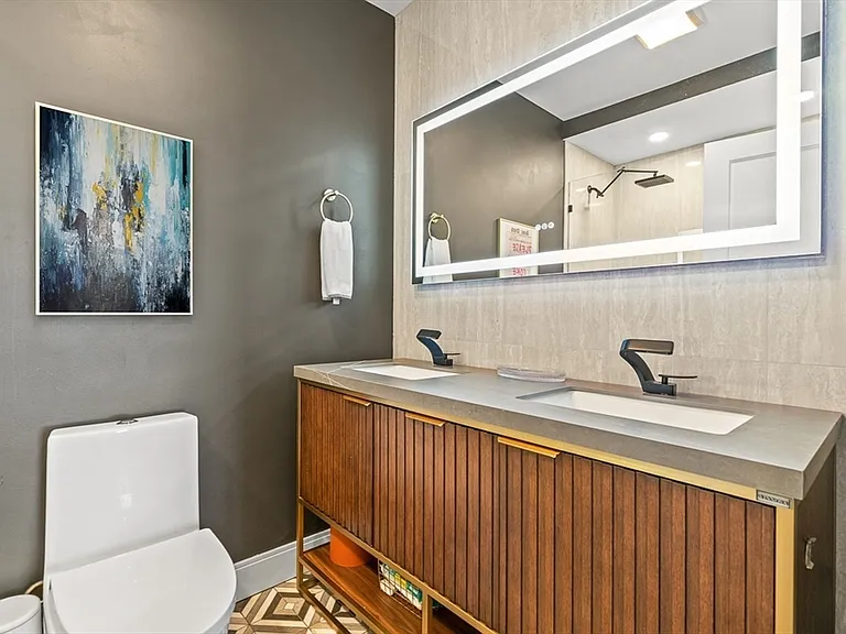 340 Meridian St #1 — Photo 11