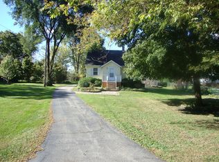 1N526 Macqueen Dr, West Chicago, IL 60185