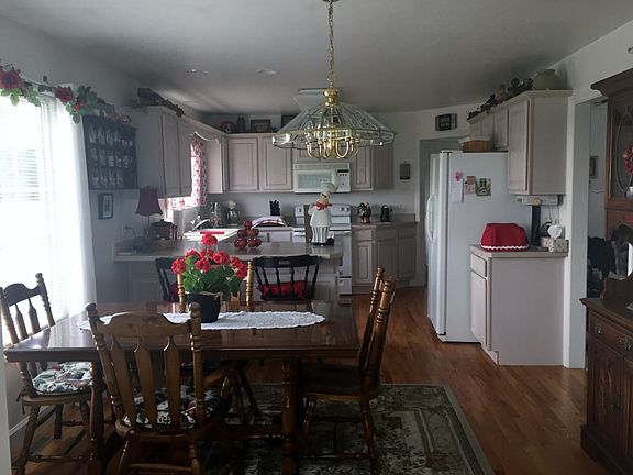 4th image of 823 Peachtree Ct