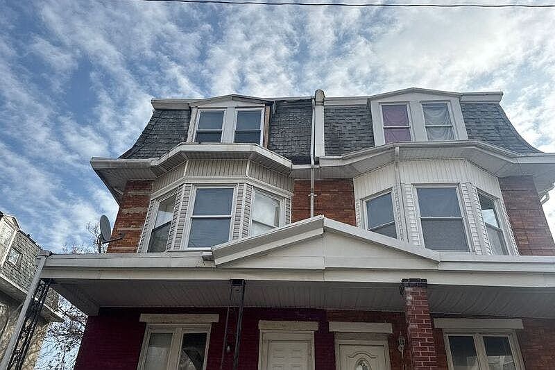 1st image of 18 W Pomona St