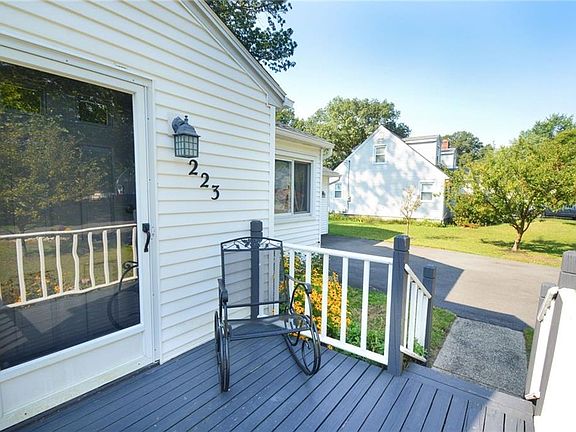 4th image of 223 Oakwood Ln