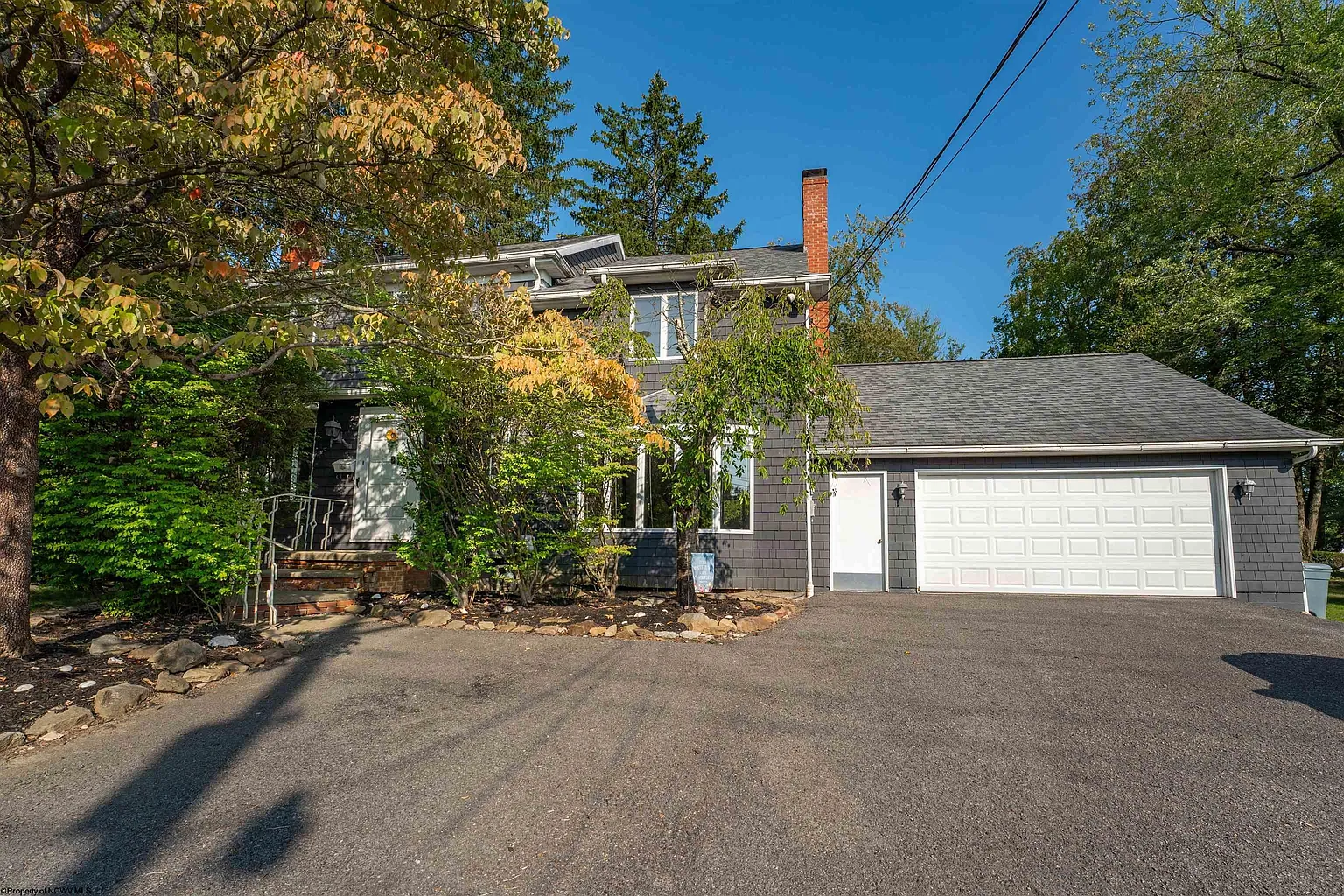360 Laurel St photo 1