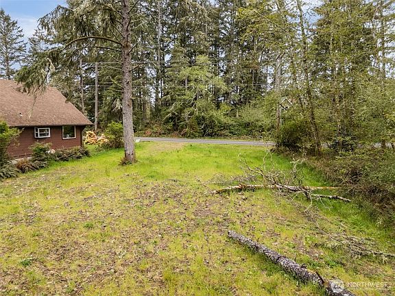 4th image of 860 Duck Lake Drive SE