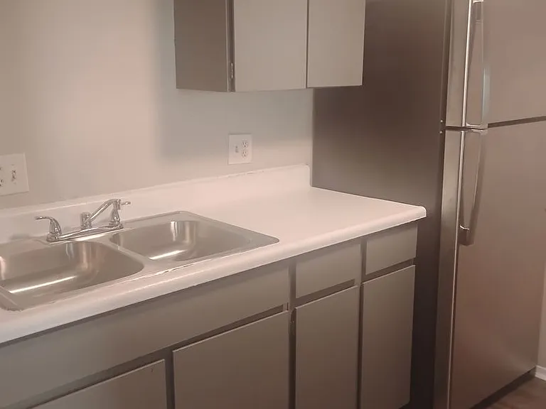 Windsor Gardens Apartments — Photo 7