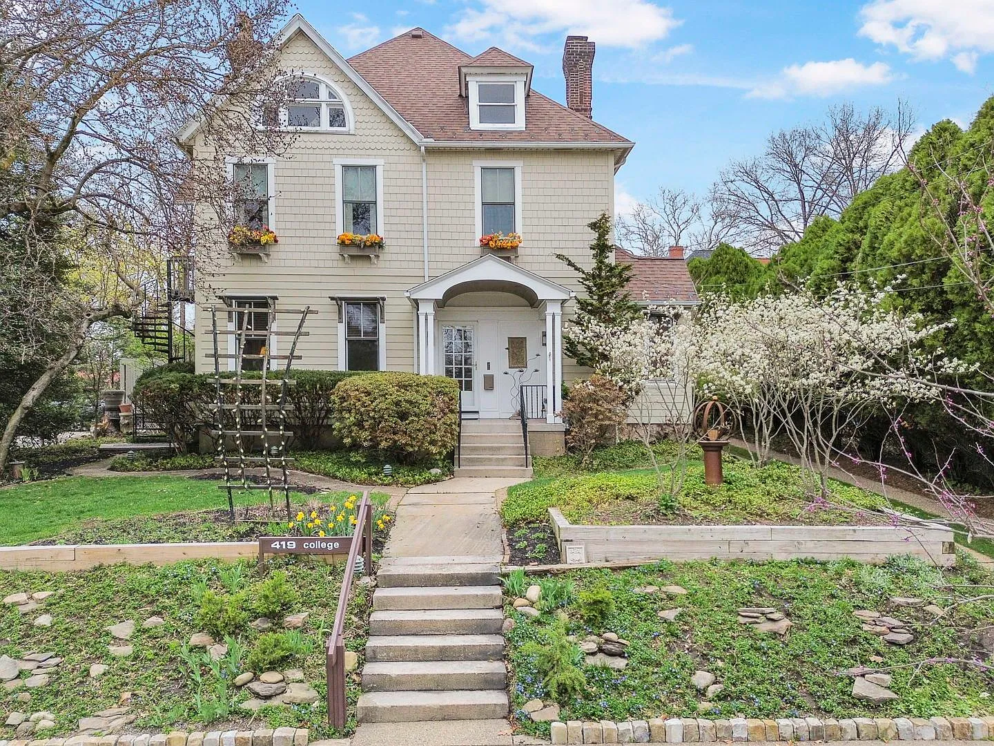 419 College Ave photo 1