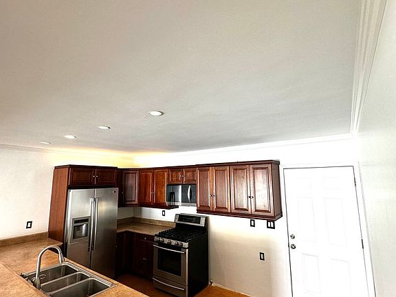 3rd image of 2285 Santa Ana Ave #2289
