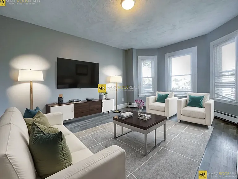 819 E 2nd St #3 — Photo 1