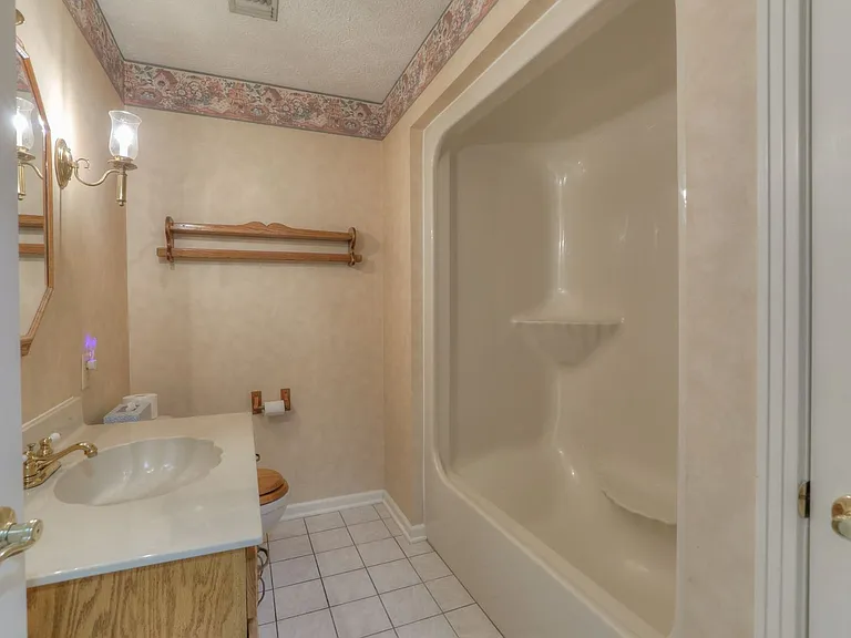 2303 Friendship Dr — Photo 26