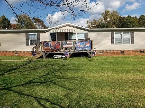 1679 Flat Shoals Rd, King, NC 27021