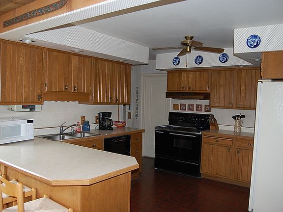 3rd image of 109 Lake Ave
