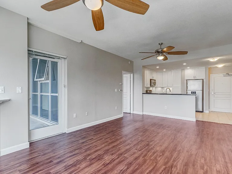 300 W Beech St #2101 — Photo 5