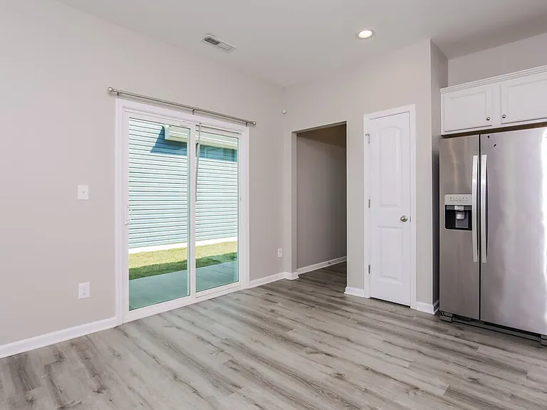 257 E Wilson St — Photo 6