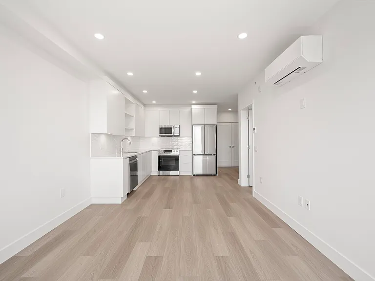 22348 North Ave — Photo 6