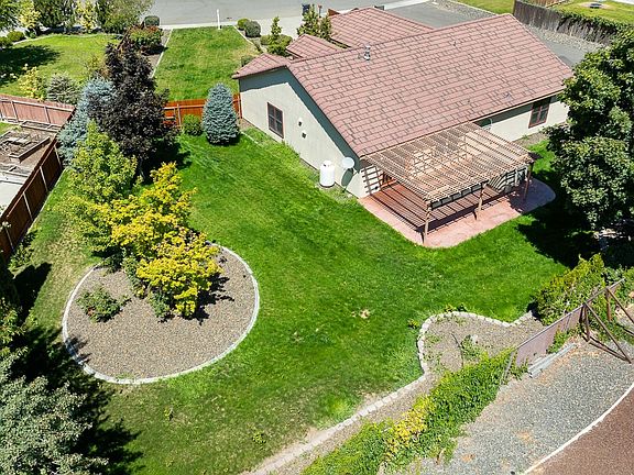3rd image of 2704 Timberline Dr
