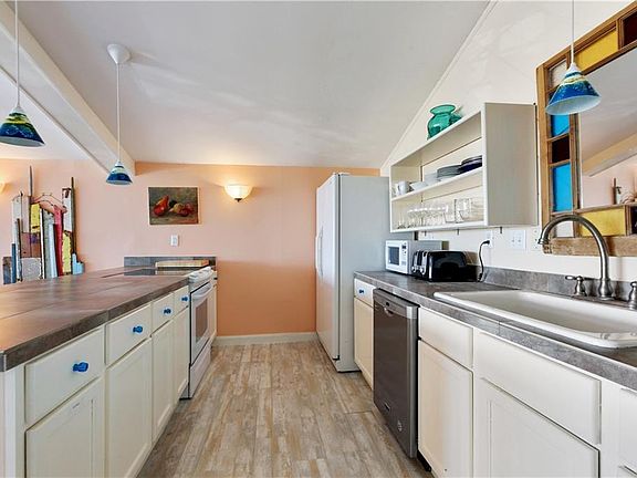 3rd image of 7924 Breakwater Dr #50