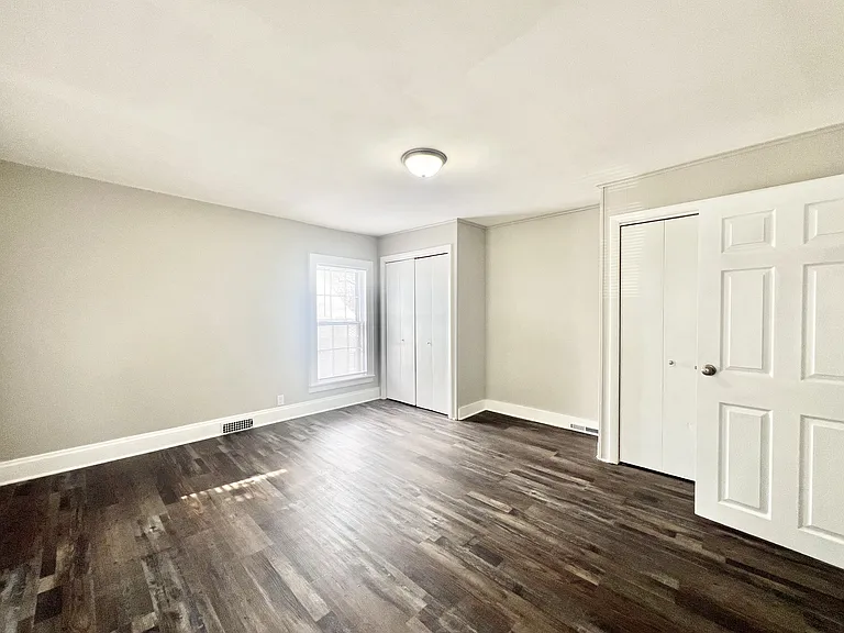 921 W Grand Ave — Photo 8