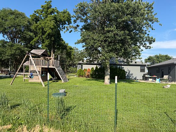 4th image of 9150 Sheffield Ave