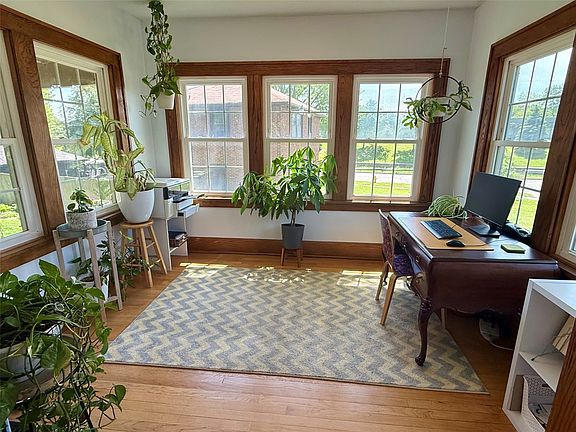 4th image of 907 37th St