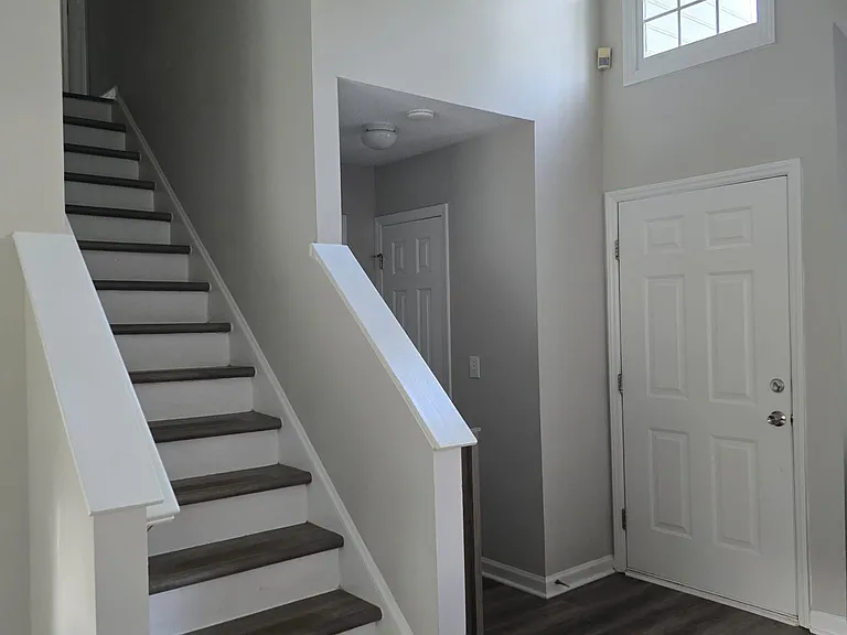 537 Mountain Lake Dr — Photo 3