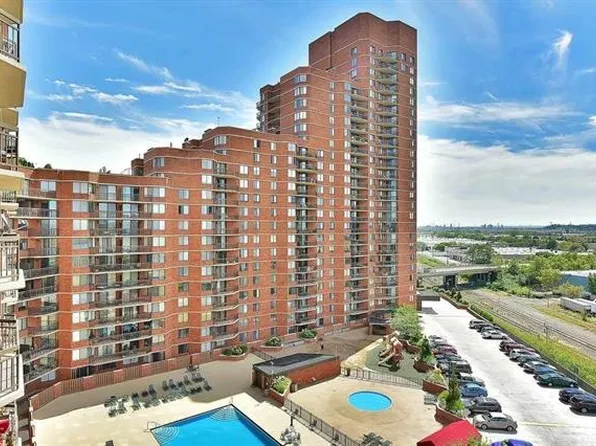 1808 Harmon Cv, Secaucus, NJ 07094