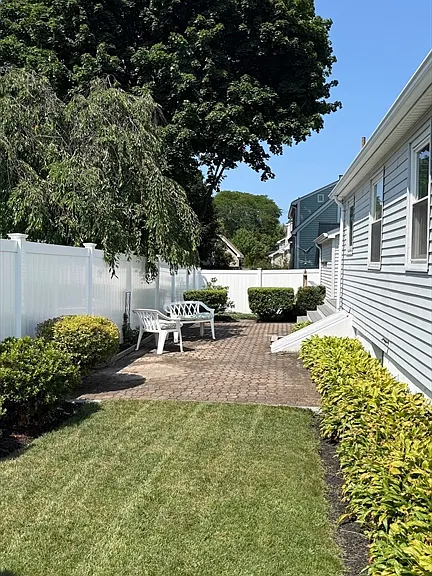 7 Puritan Rd — Photo 2