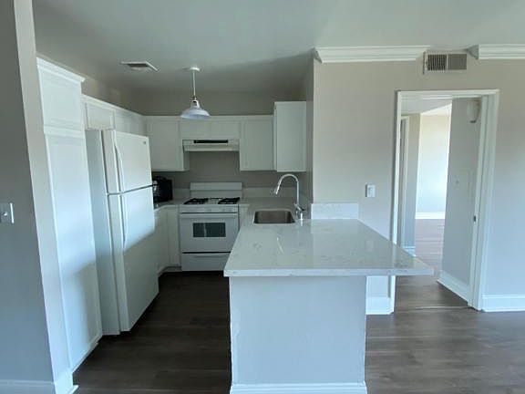 3rd image of 11675 Darlington Ave APT 202